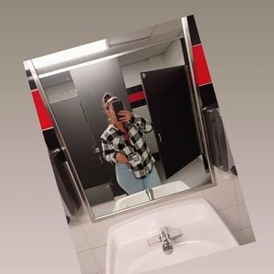 Meet your Posher, Elizabeht